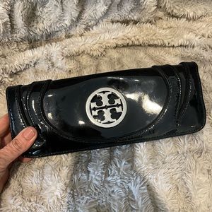 VINTAGE TORY BURCH black patent leather clutch!
